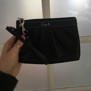 Coach Clutch ✨DISCOUNTED✨